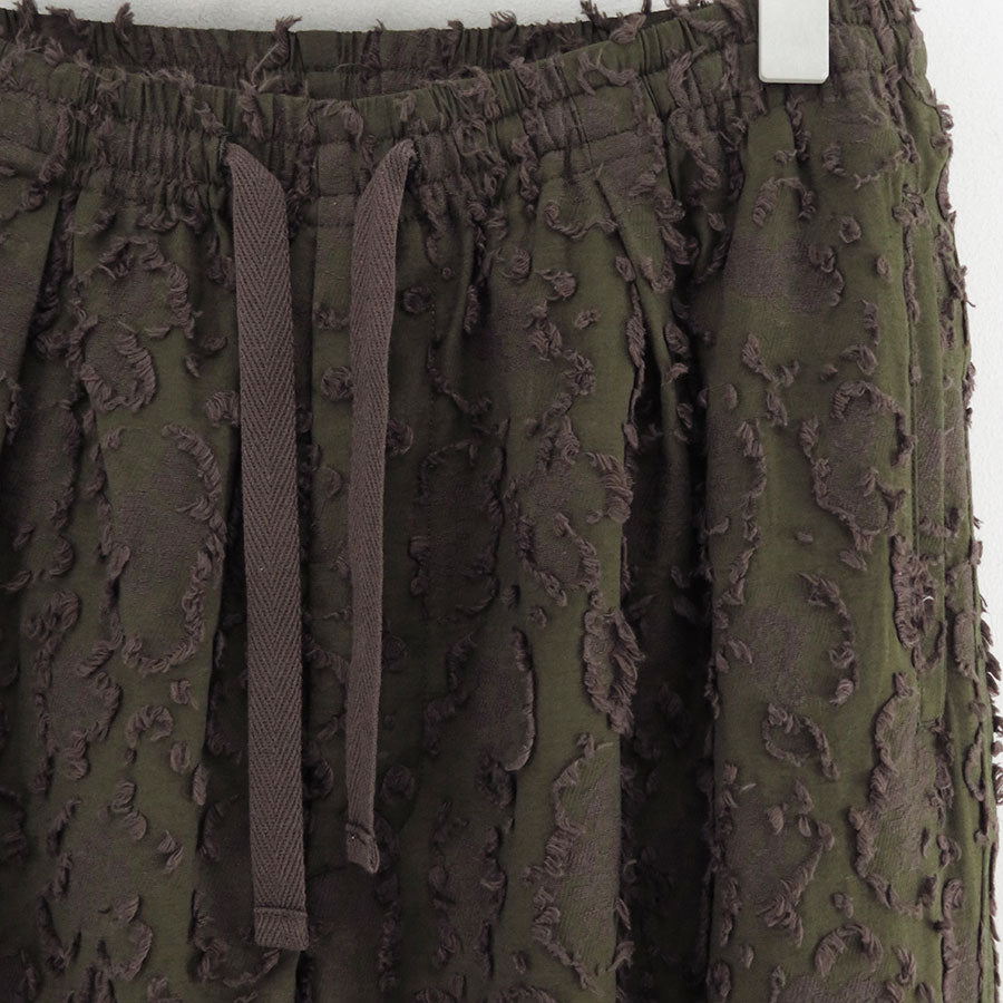 【M A S U/エムエーエスユー】<br>VICK CAMO RIBBON EASY PANTS <br>M25F9PL008