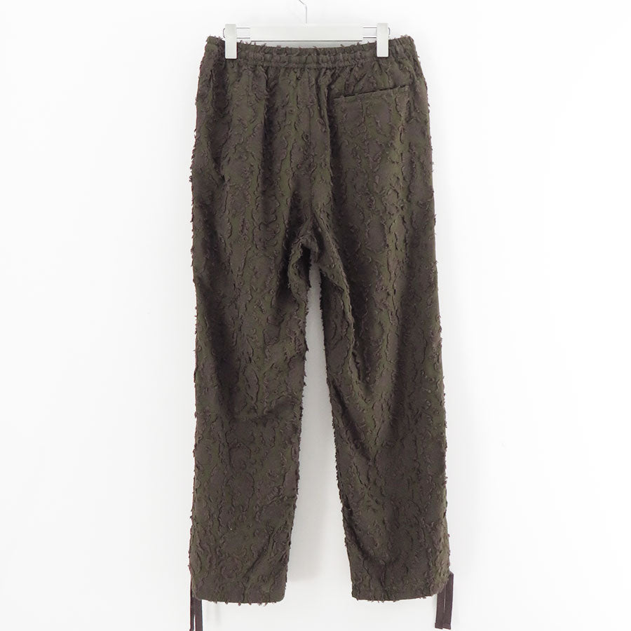 【M A S U/エムエーエスユー】<br>VICK CAMO RIBBON EASY PANTS <br>M25F9PL008