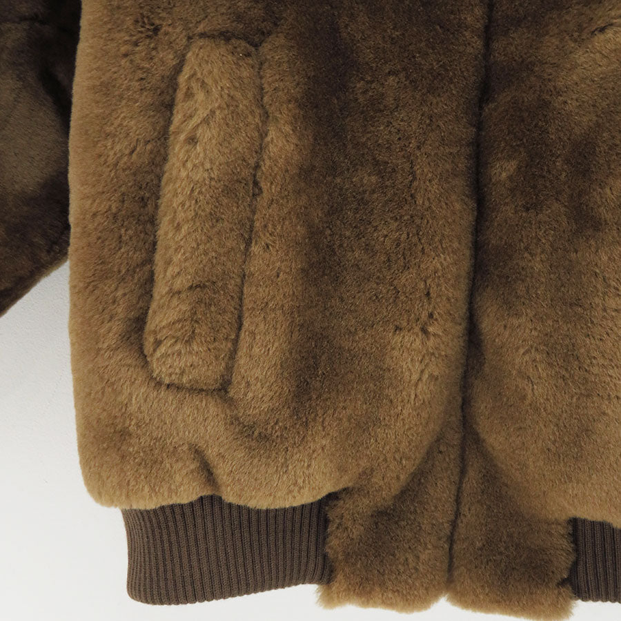 【9/5からポイント10%還元】<br>【AURALEE/オーラリー】<br>STRAIGHT MERINO MOUTON FUR ZIP BLOUSON <br>A25AB01MM