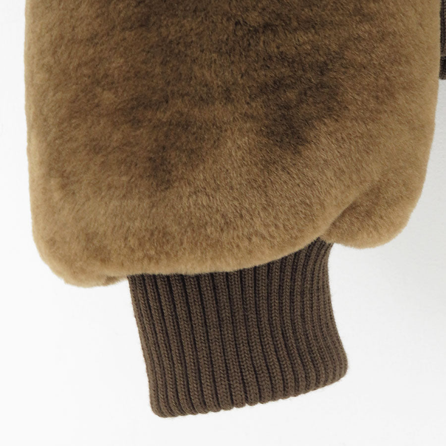 【9/5からポイント10%還元】<br>【AURALEE/オーラリー】<br>STRAIGHT MERINO MOUTON FUR ZIP BLOUSON <br>A25AB01MM
