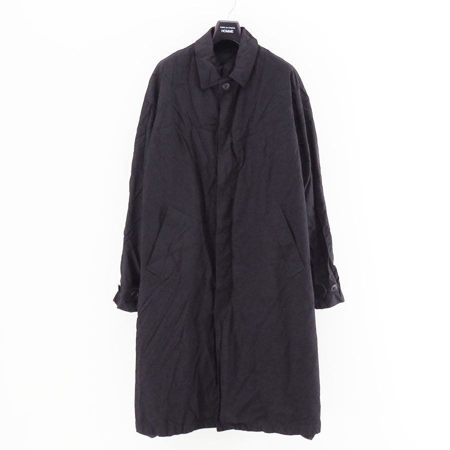 【COMME des GARCONS HOMME】<br>エステルツイル製品染ステンカラーコート <br>HP-C002-051