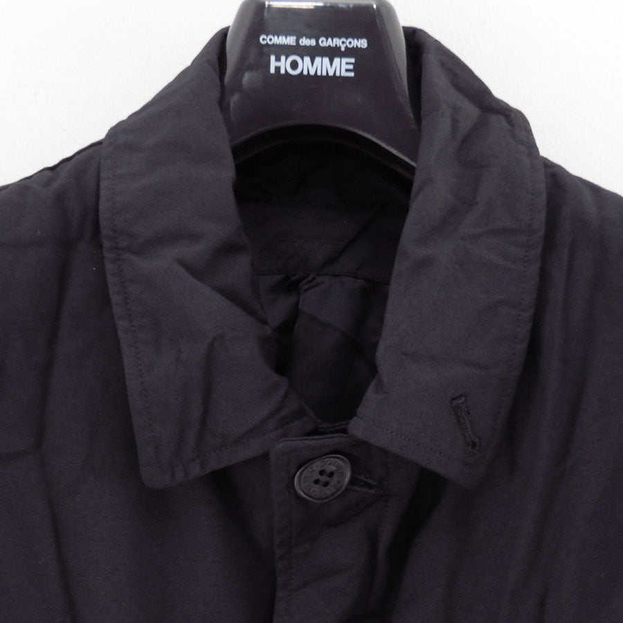 【COMME des GARCONS HOMME】<br>エステルツイル製品染ステンカラーコート <br>HP-C002-051