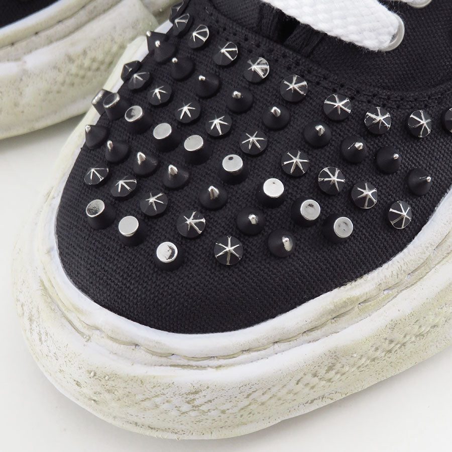 【Maison MIHARA YASUHIRO】<br>"BAKER" OG Sole Studded Canvas Low-top Sneaker (BLACK) <br>A01FW702