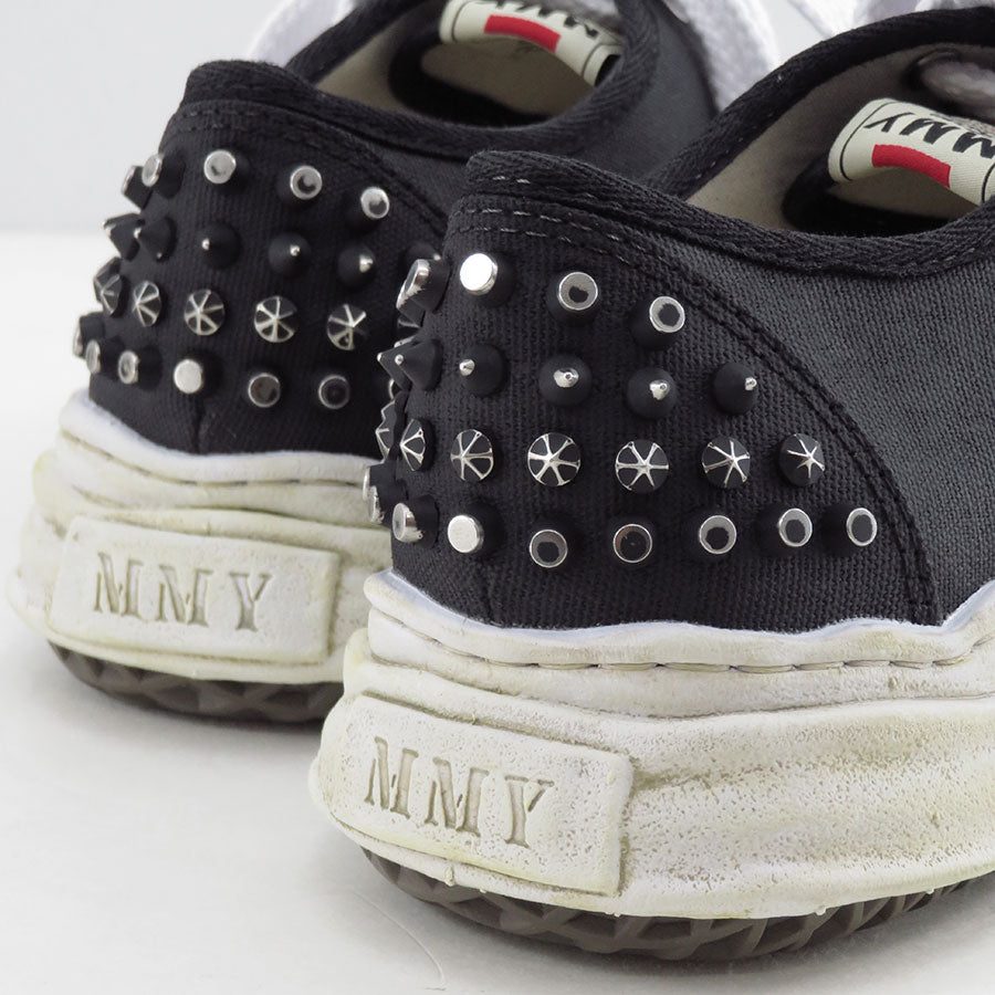 【Maison MIHARA YASUHIRO】<br>"BAKER" OG Sole Studded Canvas Low-top Sneaker (BLACK) <br>A01FW702