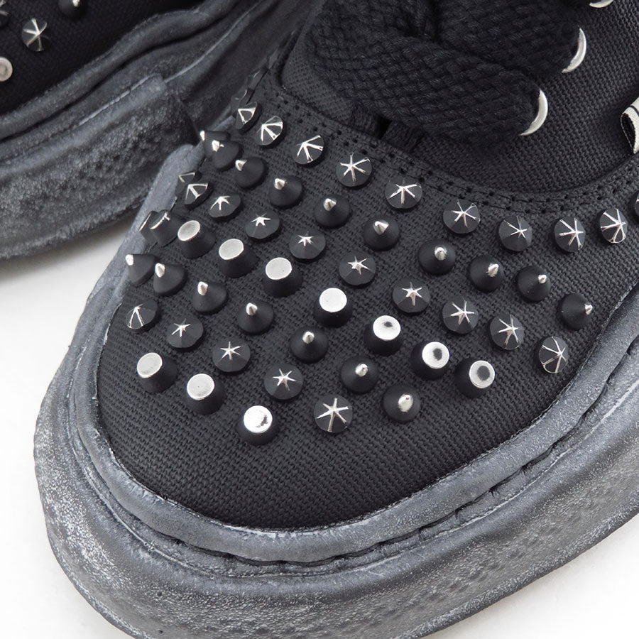 【Maison MIHARA YASUHIRO】<br>"BAKER" OG Sole Studded Canvas Low-top Sneaker (BLK/BLK) <br>A01FW702