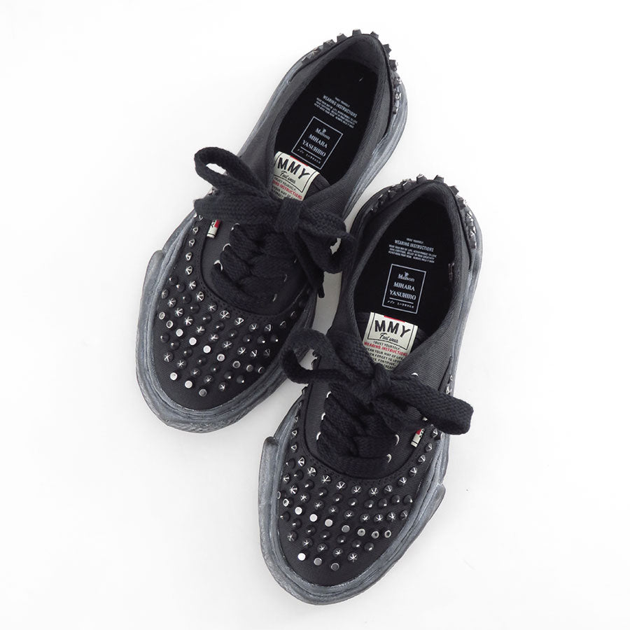 【Maison MIHARA YASUHIRO】<br>"BAKER" OG Sole Studded Canvas Low-top Sneaker (BLK/BLK) <br>A01FW702