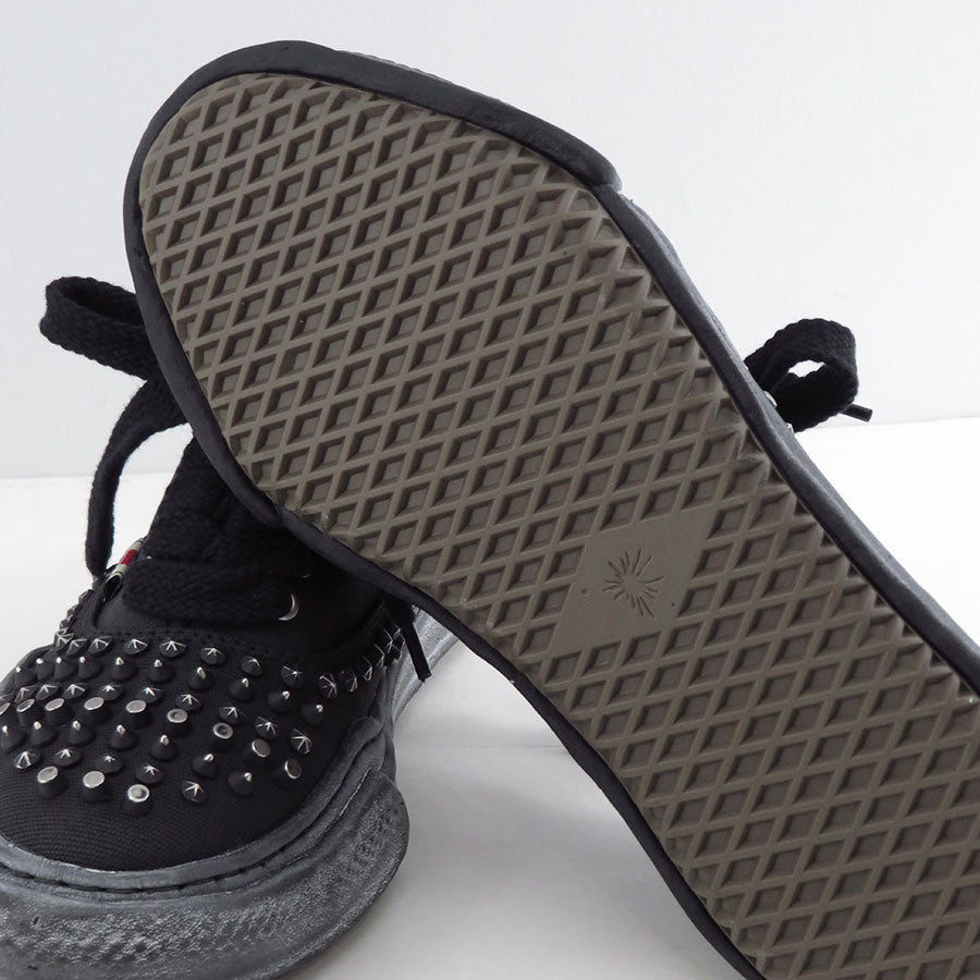 【Maison MIHARA YASUHIRO】<br>"BAKER" OG Sole Studded Canvas Low-top Sneaker (BLK/BLK) <br>A01FW702