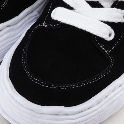 【Maison MIHARA YASUHIRO】<br>"OLIVER" OG Sole Suede Low-top Sneaker (BLACK) <br>A15FW702