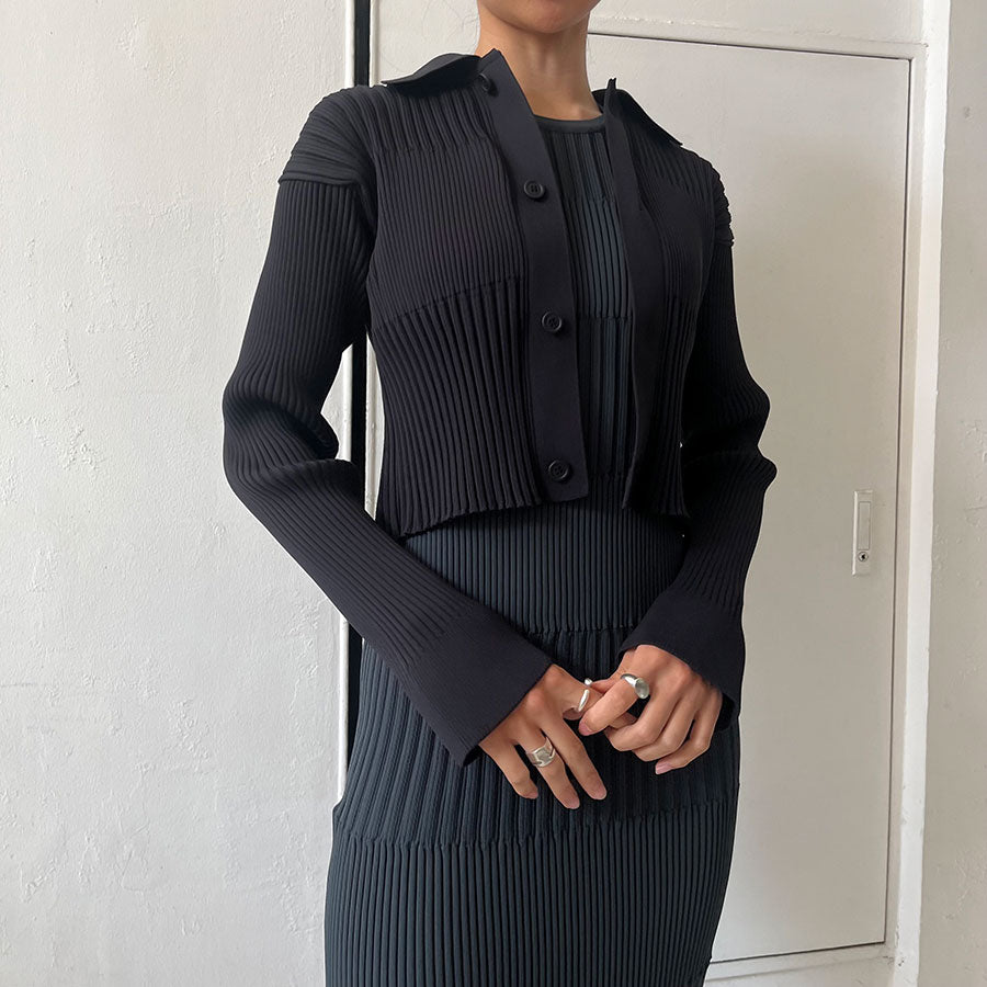 CFCL/シーエフシーエル】FLUTED CROPPED SHIRT CARDIGAN CF007KE111の  