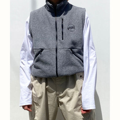 【HOLIDAY/ホリディ】CLASSIC FLEECE VEST <br>23202135