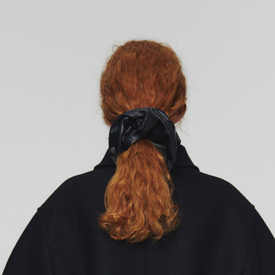 【AMOMENTO/アモーメント】<br>LEATHER SCRUNCHIE <br>AM24FWW02AC