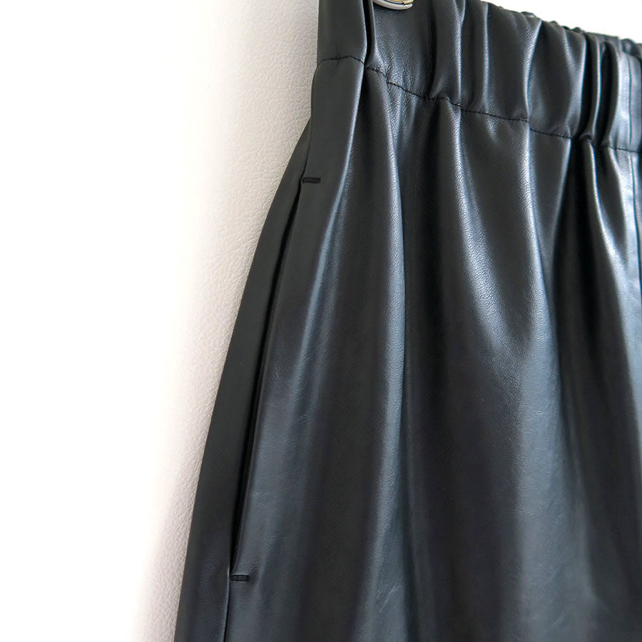 【IIROT/イロット】<br>Aynthetic Leather Cropped Pant <br>020-022-WP50