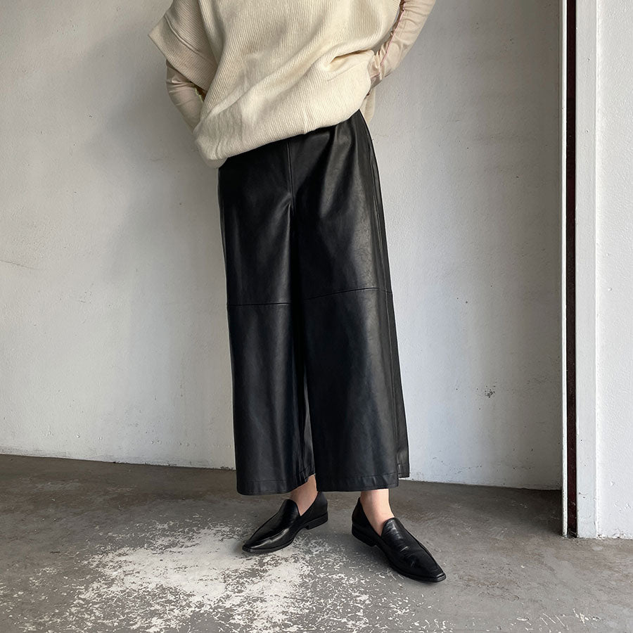大切な人へのギフト探し IIROT/イロット】Aynthetic Leather 020-022-WP50 Pant Cropped パンツ